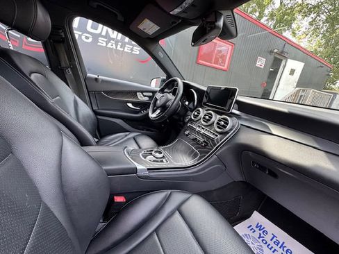 Used 2017 Mercedes-Benz GLC 300 4MATIC image 18
