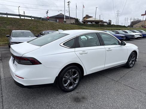 Used 2025 Honda Accord EX-L image 10