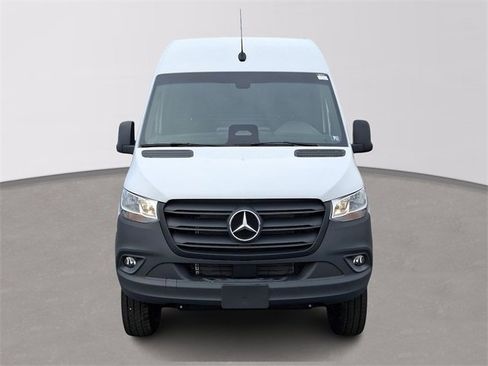 Used 2025 Mercedes-Benz Sprinter 2500 image 2