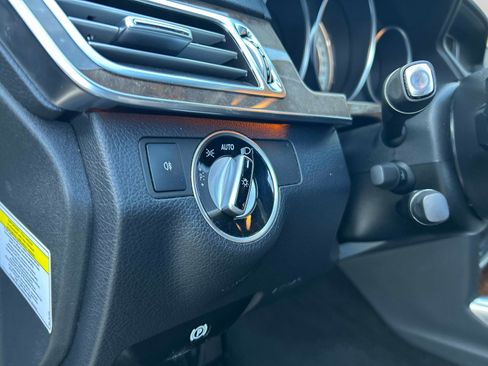 Used 2014 Mercedes-Benz E 350 4MATIC Sedan image 21