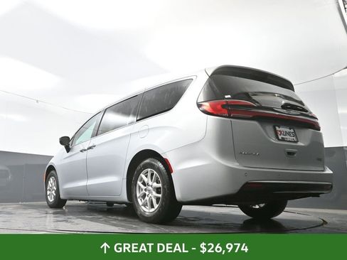 Used 2024 Chrysler Pacifica Touring-L image 59
