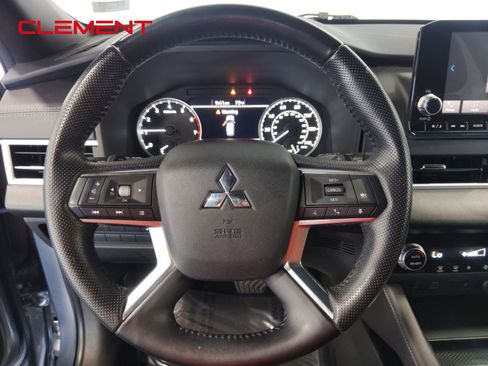Used 2022 Mitsubishi Outlander SE image 12