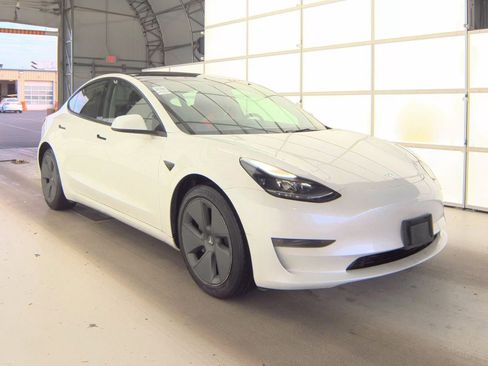 Used 2023 Tesla Model 3 Standard Range RWD image 3