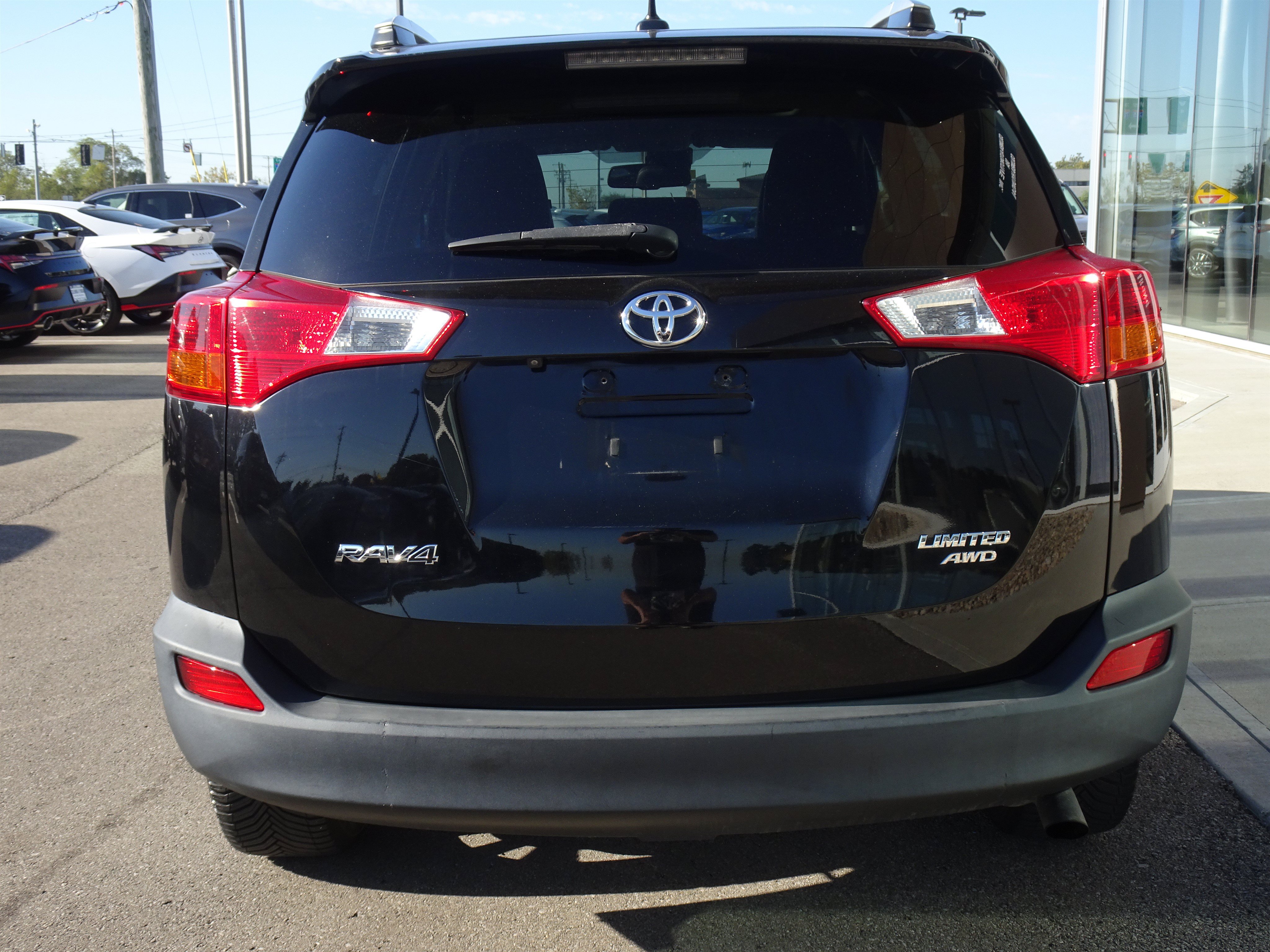 Used 2014 Toyota RAV4 Limited w/ Technology Package AWD/4WD image 4
