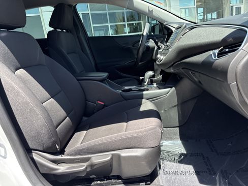 Used 2017 Chevrolet Malibu LT FWD image 28