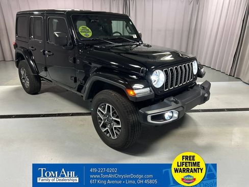Used 2025 Jeep Wrangler Unlimited Sahara AWD/4WD image 1