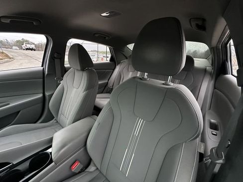 Used 2023 Hyundai Elantra SEL w/ Convenience Package image 12