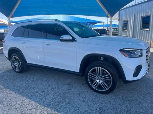Used 2025 Mercedes-Benz GLS 450 4MATIC image 3