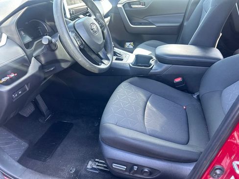 Used 2025 Toyota RAV4 XLE AWD/4WD image 8