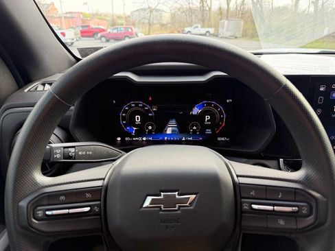 Used 2024 Chevrolet Colorado Trail Boss w/ Technology Package image 16