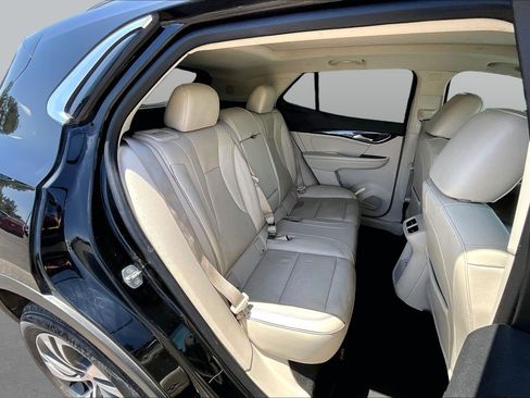 Used 2021 Buick Envision Essence FWD image 26