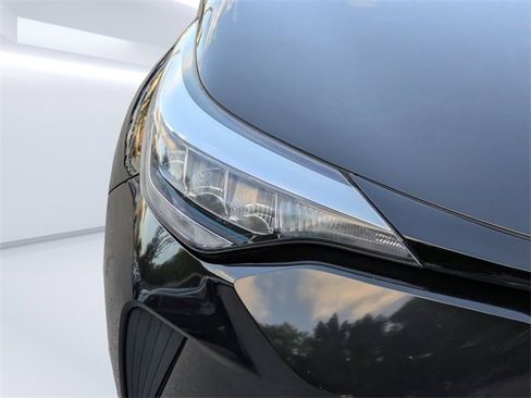 Used 2021 Toyota C-HR LE image 10