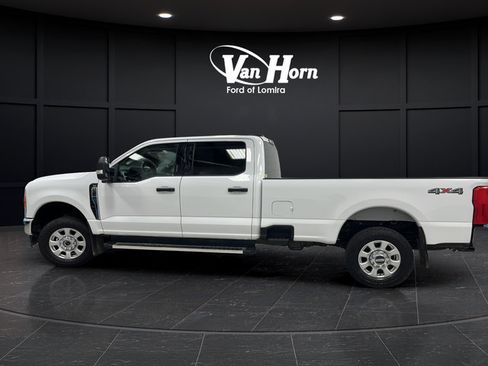 Used 2023 Ford F350 XLT AWD/4WD image 4