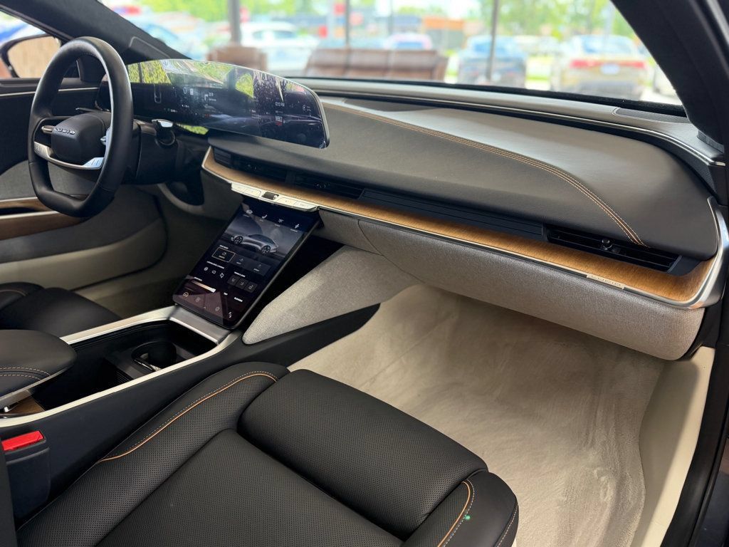 Used 2025 Lucid Air Touring AWD/4WD image 31