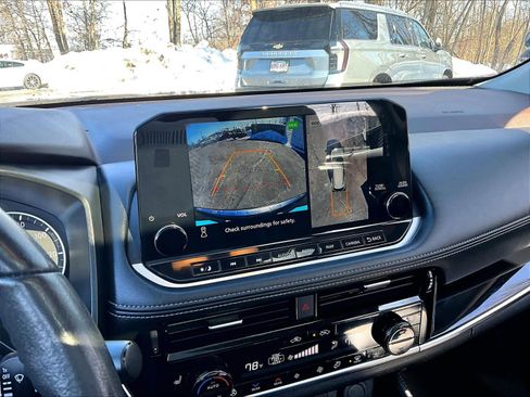 Used 2023 Nissan Rogue SL w/ SL Premium Package image 18