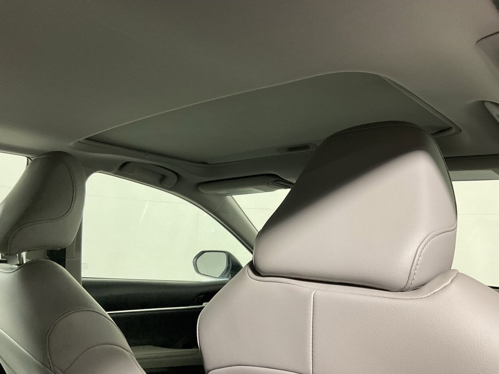 Used 2022 Toyota Camry XLE w/ Cold Weather Package FWD image 3