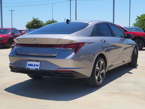 Used 2023 Hyundai Elantra SEL w/ Convenience Package FWD image 4