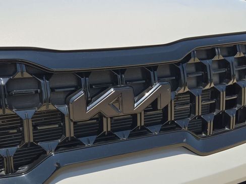 Used 2025 Kia Telluride AWD image 10