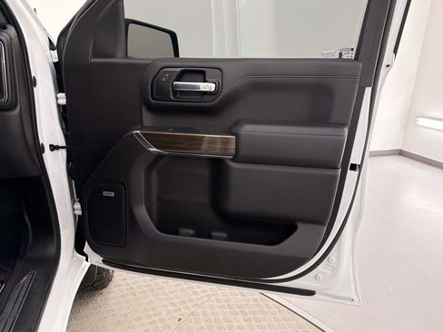 Used 2020 Chevrolet Silverado 1500 RST image 29