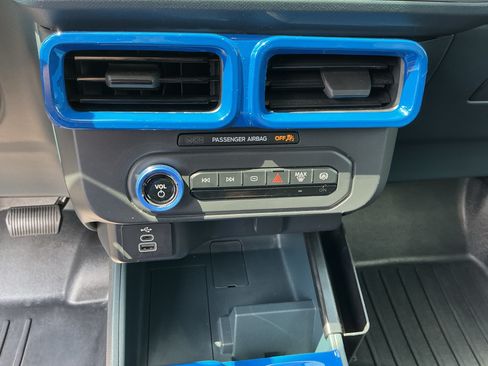Used 2025 Ford Maverick XL w/ Equipment Group 102A AWD/4WD image 17