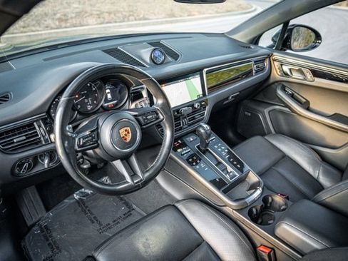 Used 2023 Porsche Macan Turbo image 23
