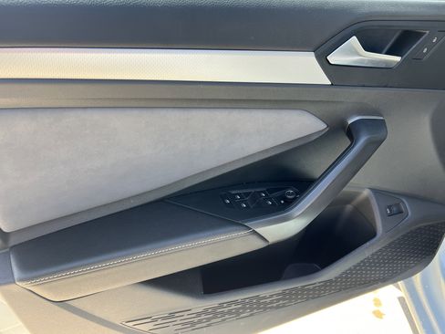 Used 2025 Volkswagen Jetta SE w/ Sunroof Package FWD image 13