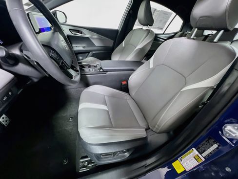 Used 2026 Toyota Camry SE FWD image 14