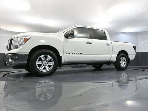 Used 2018 Nissan Titan SV AWD/4WD image 48