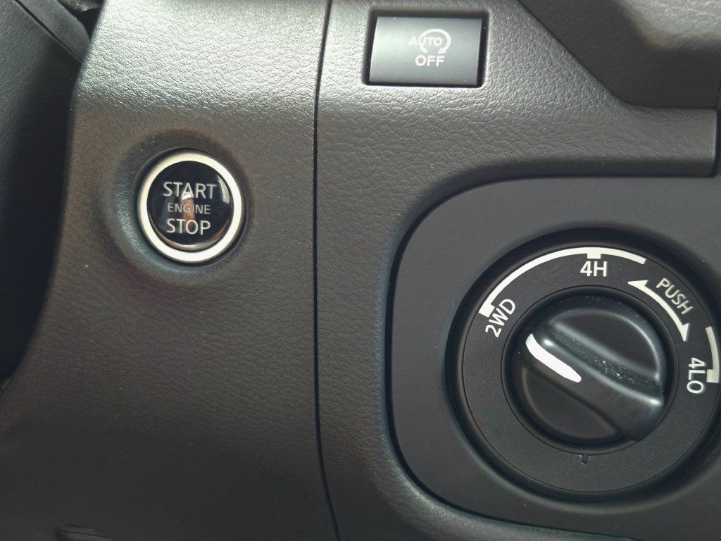 Used 2025 Nissan Frontier PRO-4X AWD/4WD image 31
