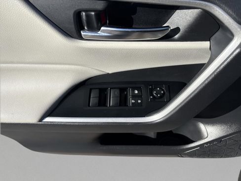 Used 2021 Toyota RAV4 XLE image 17