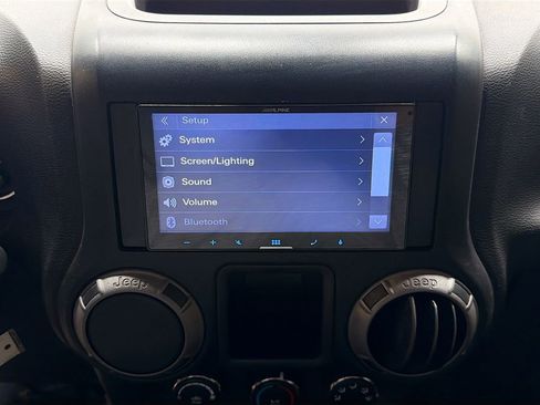 Used 2013 Jeep Wrangler Sport AWD/4WD image 27