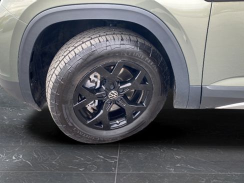 Used 2024 Volkswagen Atlas Peak Edition SE AWD/4WD image 39