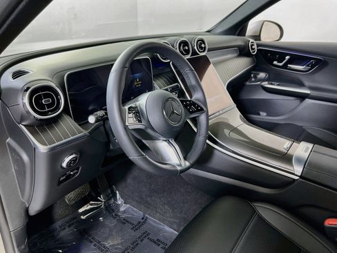 Used 2024 Mercedes-Benz GLC 300 4MATIC image 9