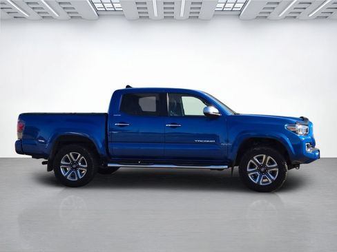 Used 2017 Toyota Tacoma Limited AWD/4WD image 3