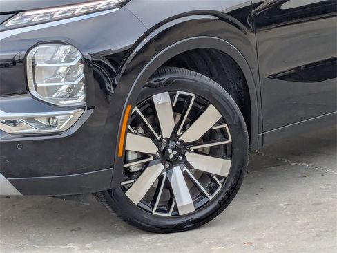 Used 2025 Mitsubishi Outlander SE image 28