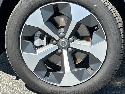 Certified 2025 Volvo XC40 B5 Core w/ Protection Package Premier image 32