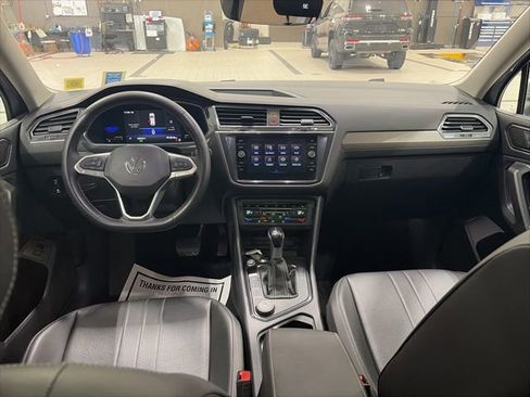 Used 2022 Volkswagen Tiguan SE AWD/4WD image 5
