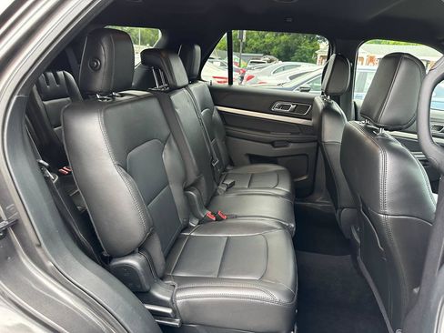 Used 2018 Ford Explorer XLT w/ Equipment Group 202A FWD image 36
