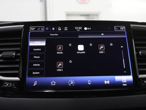 Used 2024 Chrysler Pacifica Touring-L image 59