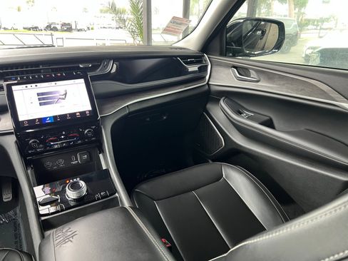 Used 2023 Jeep Grand Cherokee 4WD 4xe image 17