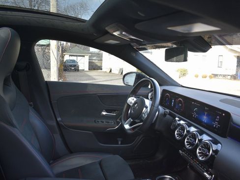 Used 2022 Mercedes-Benz CLA 250 image 21