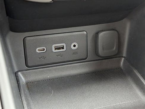 Used 2024 GMC Terrain SLE image 17