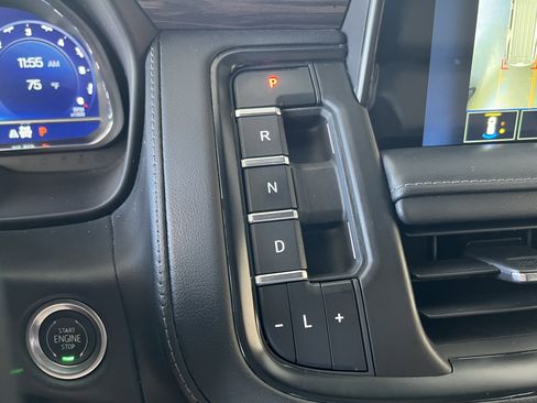 Used 2022 Chevrolet Tahoe LT w/ Luxury Package image 29