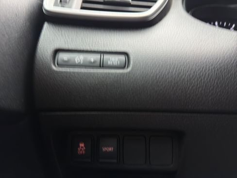 Used 2015 Nissan Rogue SV FWD image 22