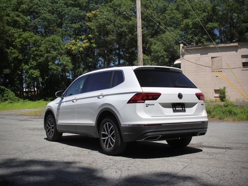 Used 2021 Volkswagen Tiguan SE w/ Panoramic Sunroof Package AWD/4WD image 4