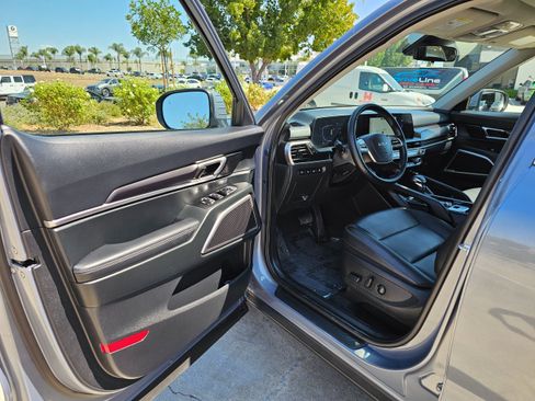 Used 2025 Kia Telluride S image 15