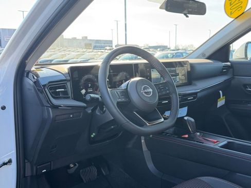 Used 2025 Nissan Kicks SR image 11