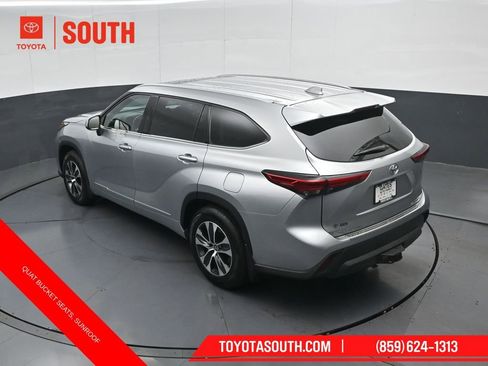 Used 2022 Toyota Highlander XLE AWD/4WD image 55