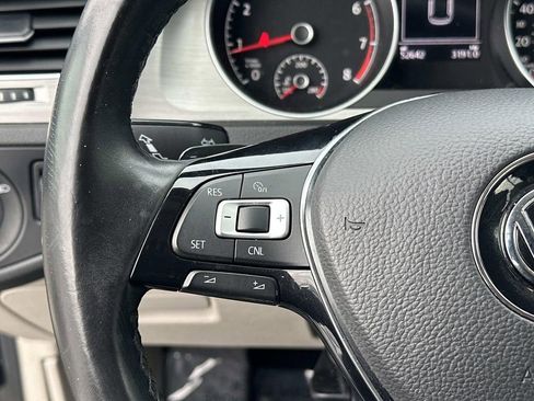 Used 2016 Volkswagen Golf S image 17