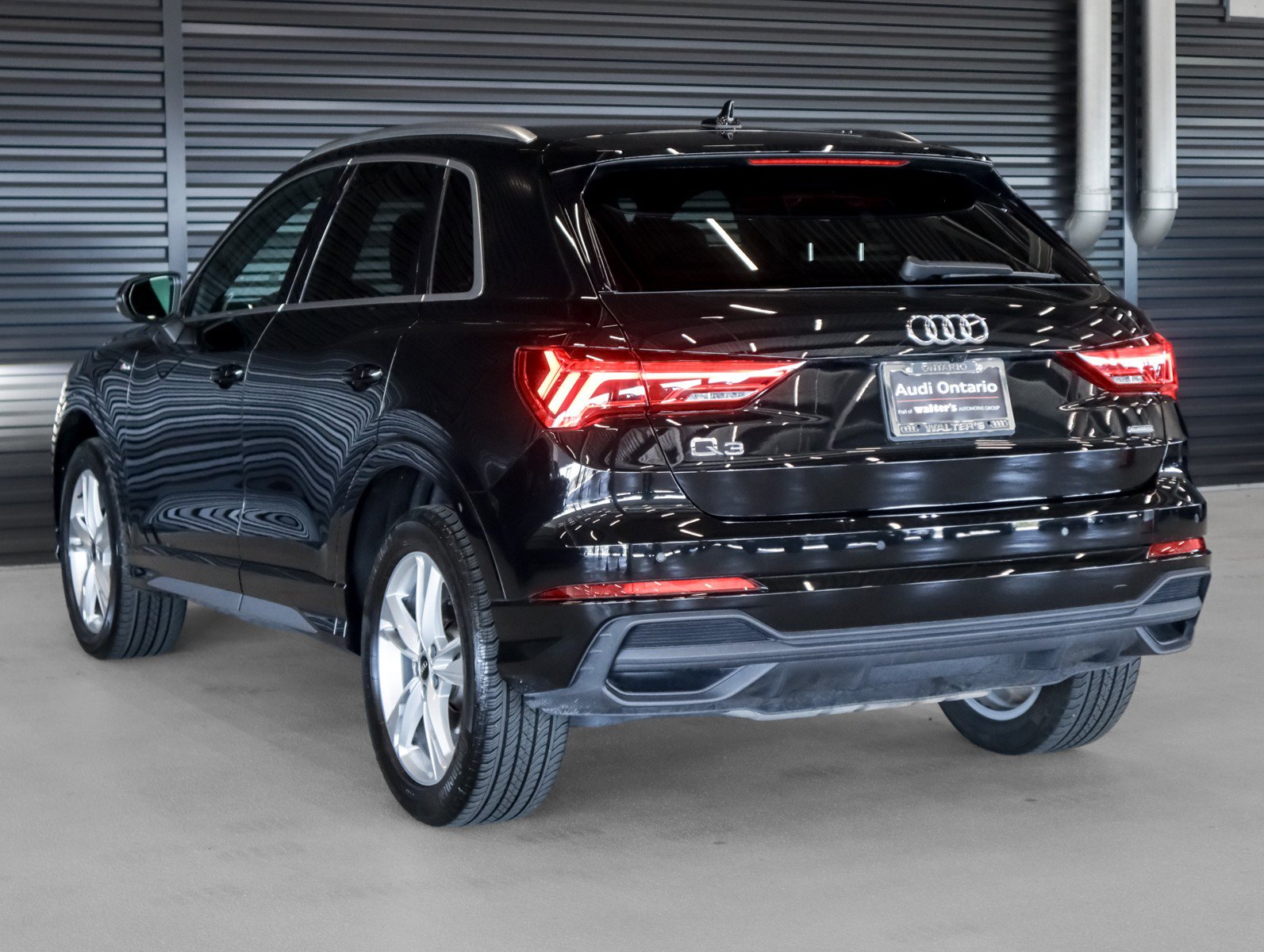 Used 2024 Audi Q3 2.0T Premium w/ Convenience Package AWD/4WD image 2
